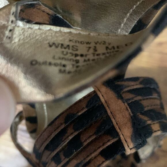 Kenneth Cole Reaction Know Way Leopard Print Heels Size 7.5 - Picture 8 of 8